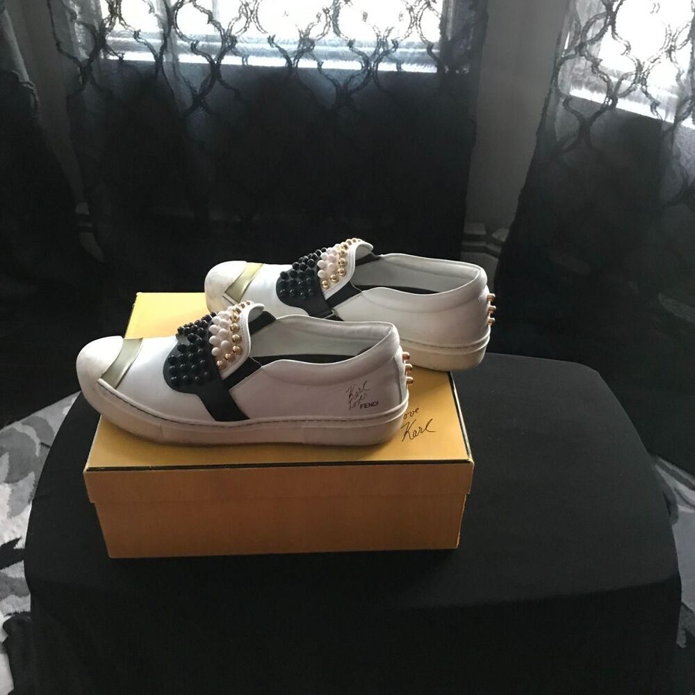 Fendi Women's White and Black Boat-shoes
